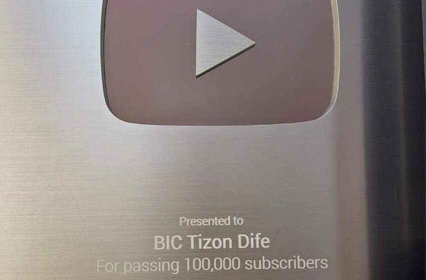  Avec 100 000 abonnés sur YouTube, BIC reçoit sa première plaque de la plateforme